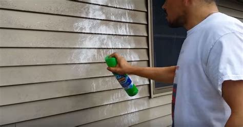 Every year more and more people choose vinyl siding to cover their homes and buildings ...