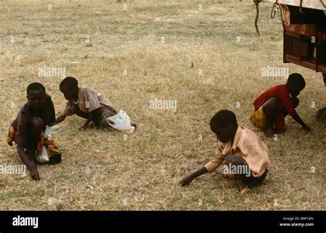 Children during a food distribution in Burundi Stock Photo - Alamy