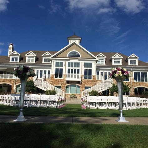 Glen Oaks Country Club, West Des Moines, Iowa - floral & decor by Bella Flora | Glen oaks, West ...