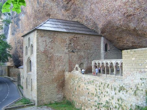 Unos amigos de Paradores: El Monasterio de San Juan de la Peña, joya del arte románico