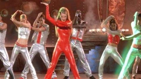 The legging in red vinyl of Britney Spears in the clip Oops I did it ...