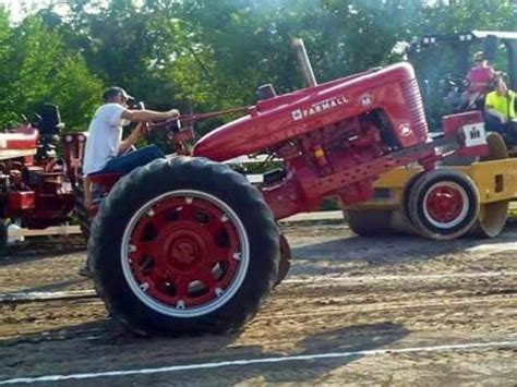 Pulling time FARMALL M | Farmall, Farmall m, Tractors