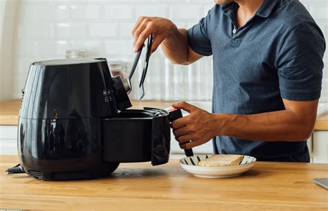 Air Fryer Cleaning: Simple Steps For Getting Grease And Food Out - DaDong