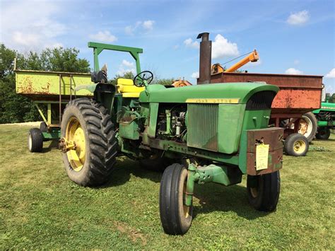 John Deere 4520: Specs, Engine, Transmission, Dimensions