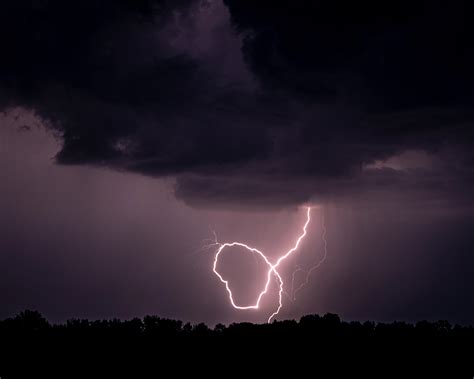 Totally awesome lightning bolt in shape of Wisconsin captured by amateur photographer ...