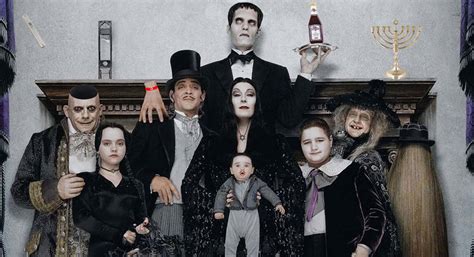 Los Locos Addams, una familia a la cual hay mucho que aprenderle - Crea Cuervos