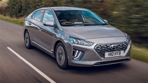 Hyundai Ioniq Hybrid review - pictures | Carbuyer