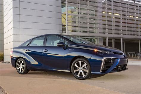 Toyota Might Introduce Hydrogen Fuel-Cell-Powered Mirai In India - CarSaar