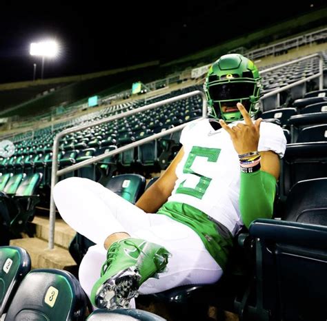 Dante Moore, Oregon Ducks 5-star QB pledge, shines in front of Dan ...