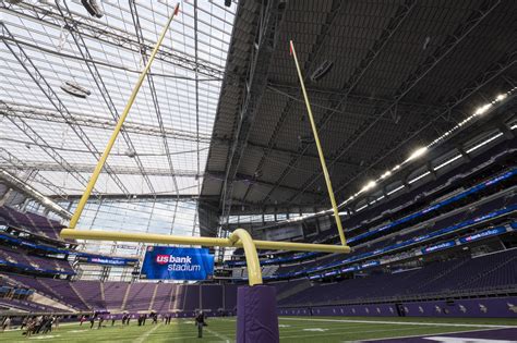 Colossus of 'whoas': Vikings open U.S. Bank Stadium | MPR News