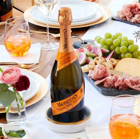 9 Best Prosecco Brands to Buy in 2019 - Prosecco Wine Under $30