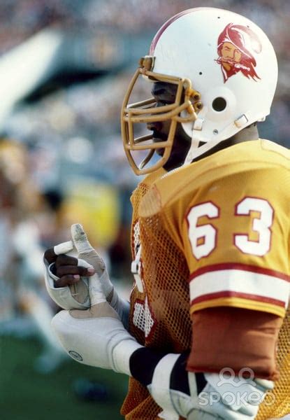 NFL Hall Of Famer, Lee Roy Selmon, preparing to take the field. Tampa, FL late 1970s. [415X600 ...