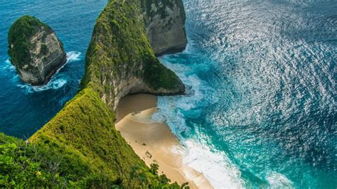 Manta Bay or Kelingking Beach view, Nusa Penida Island, Lesser Sunda ...