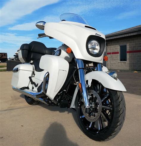 2020 Indian Roadmaster® Dark Horse® White Smoke