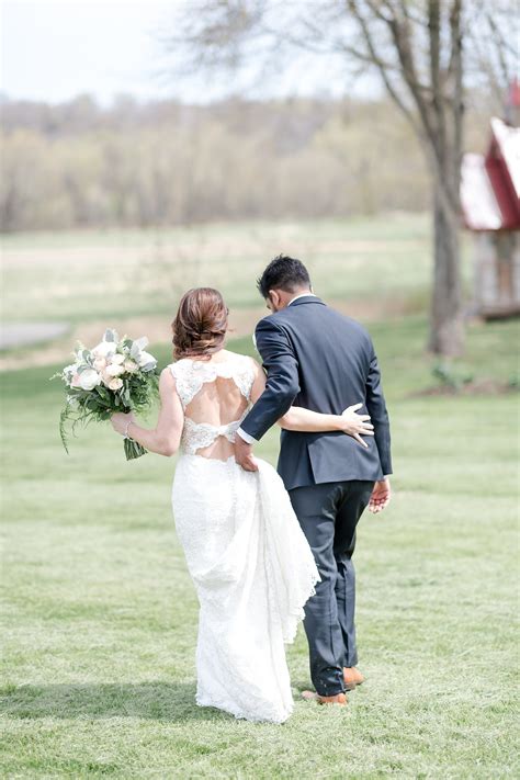 A Rustic Virginia Barn Wedding — The Overwhelmed Bride // Wedding Blog + SoCal Wedding Planner