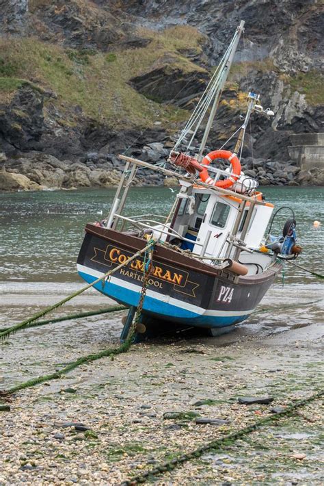 Fishing boat in Port Isaac Cornwall 10718663 Stock Photo at Vecteezy