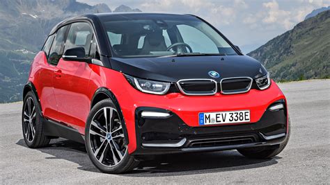 BMW redesigns quirky i3 electric car