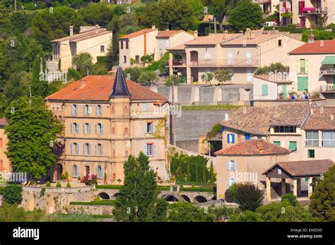 Valensole Village. Alpes de Haute Provence. Provence. Provenza-Alpes ...