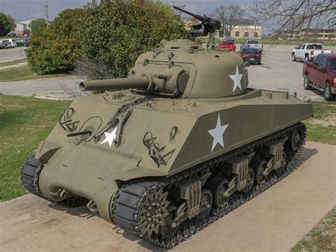 Chrysler M4(105) and M4A3(105) Shermans | Army tanks, Military vehicles ...