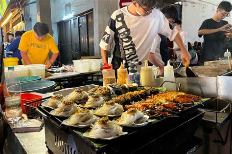 Weekend Getaway - Jonker Street Night Market • The Gees Travel