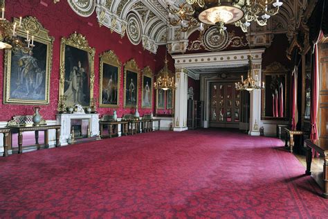 Buckingham Palace state dining room closed over ceiling safety fears | London Evening Standard