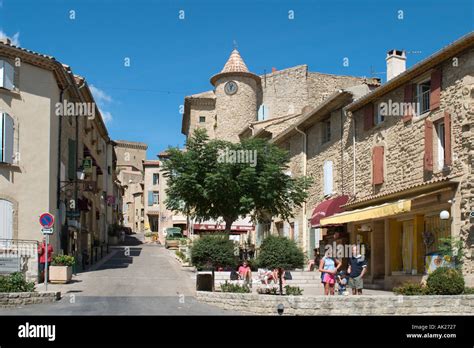 Town centre of Chateauneuf du Pape, Provence, France Stock Photo: 1255206 - Alamy