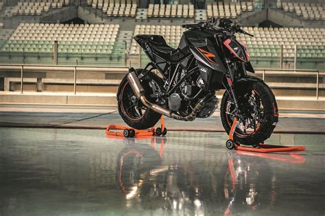 2017 KTM 1290 Super Duke R | Top Speed