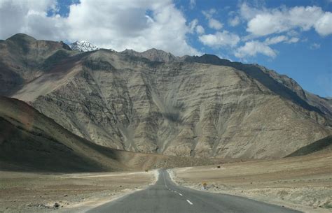 Mysterious Magnetic Hill of Ladakh - Unbelievable Info