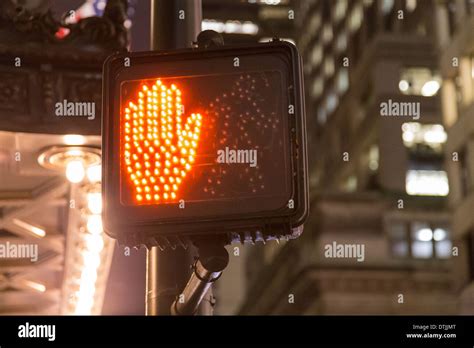 Pedestrian crosswalk signal nyc hi-res stock photography and images - Alamy