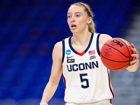 Iowa's Garza, UConn's Bueckers named Naismith Trophy winners | theScore.com