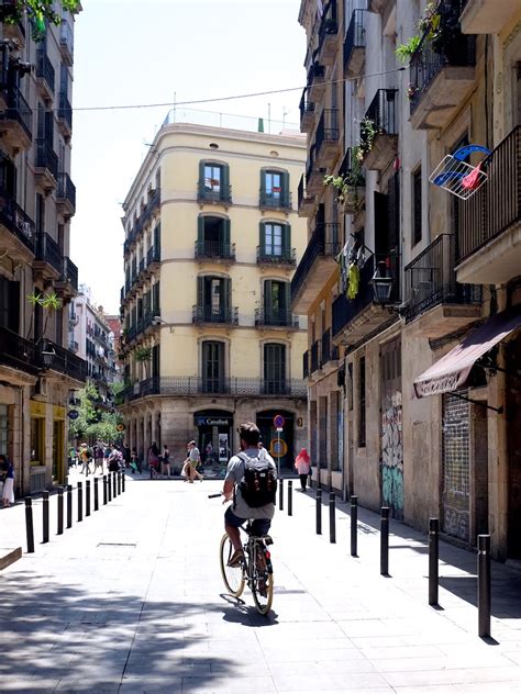 Barcelona Travel Guide | Collective Gen