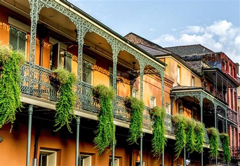 Exploring Architecture of the French Quarter - French Market Inn