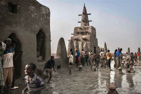 Rebuilding the Great Mosque of Djenne