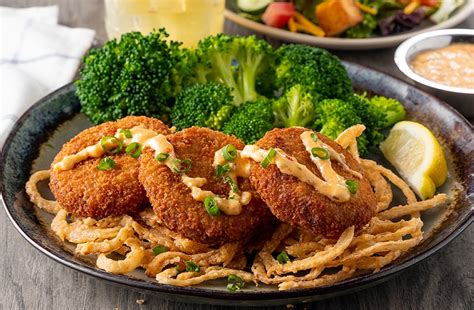 Crispy Crab Cakes - Logan's Roadhouse