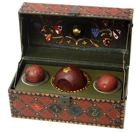 HARRY POTTER - COLLECTIBLE QUIDDITCH SET / FIGURES / STATUES