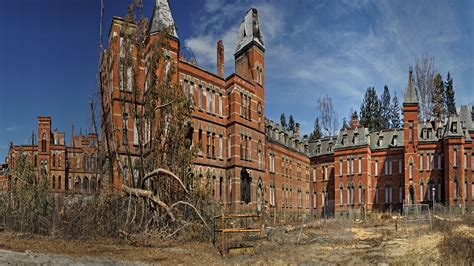 Arkham Asylum: A Huge Gothic 1800s Kirkbride Mental Hospital (OC ...