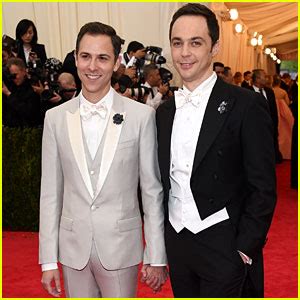 Jim Parsons & Partner Todd Spiewak Hold Hands on Met Ball 2014 Red Carpet | 2014 Met Ball, Jim ...