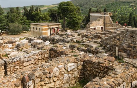 Conservation vs. Restoration: The Palace of Knossos