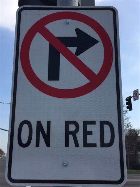 Drivers fenced in by "No Turn On Red" sign at Clovis intersection - ABC30 Fresno