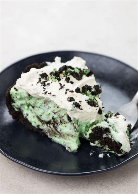 No Bake Grasshopper Pie Recipe - Life Made Simple Bakes