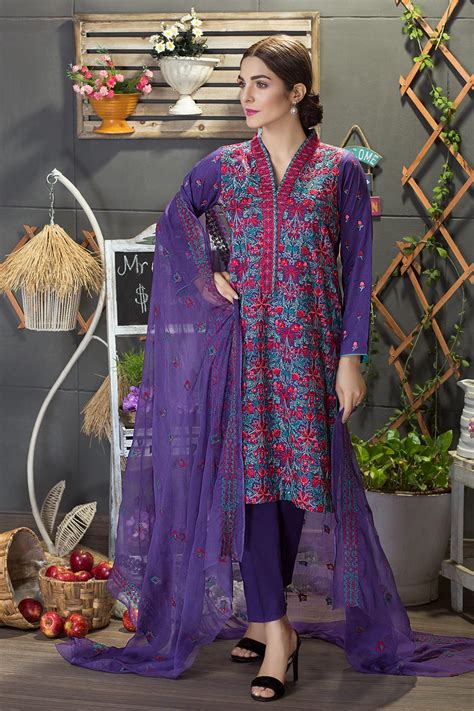 Latest Eid ul Azha Women Dresses Collections 2018-19 Pakistani Brands