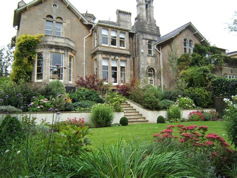 Traditional Gardens | melanie jackson garden design