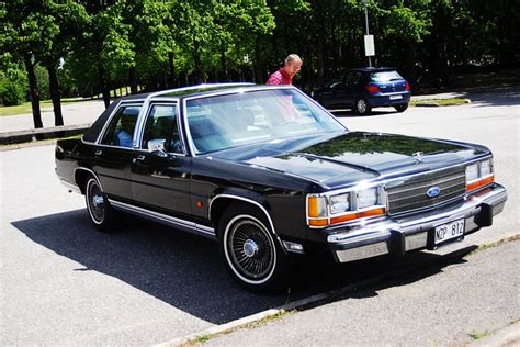 1988 Ford crown victoria specs