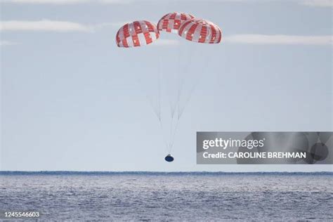 357 Nasa Splashdown Stock Photos, High-Res Pictures, and Images - Getty ...