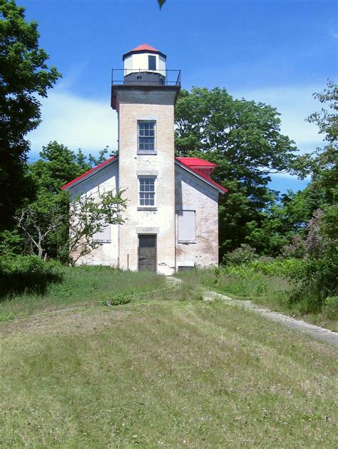 Fox Island Lighthouse #islandlife in 2024 | Island lighthouse, Lake ...