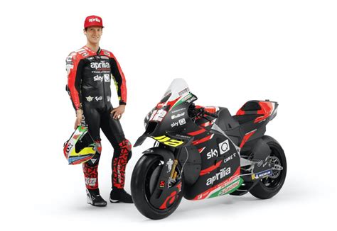 APRILIA RACING team Gresini PRESENTS THE TEAM AND UNVEILS THE 2021 RS ...