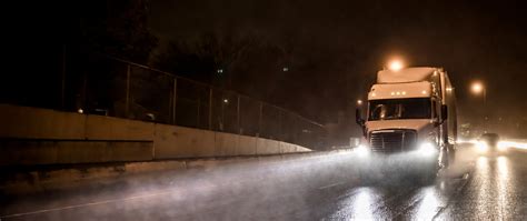 7 Things to Know About Night Truck Driving - The cargo Net in transit