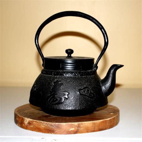 Japanese Tetsubin Cast Iron Teapot – Photos Public Domain