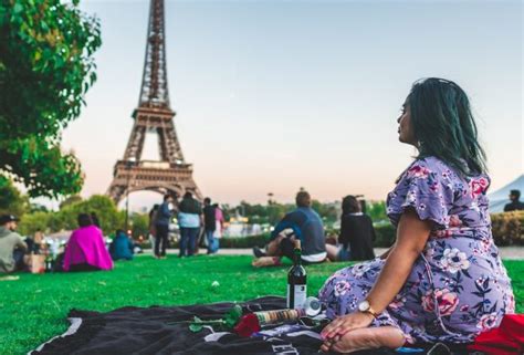How To Have the Perfect Eiffel Tower Picnic in Paris – Eiffel Tower Tour