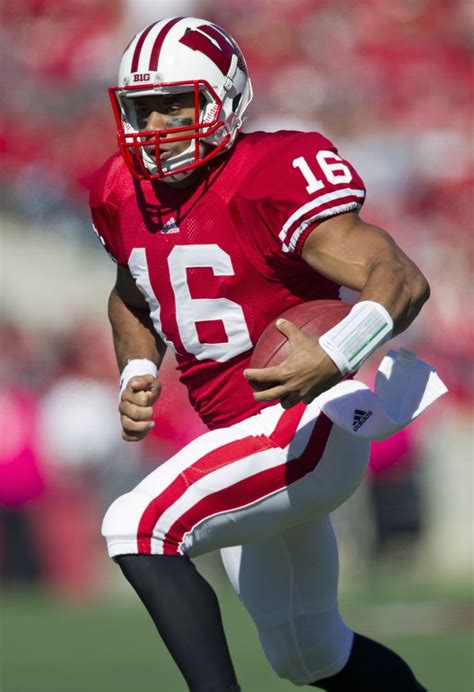 Russell Wilson was a dual threat quarterback for the Badgers | Wisconsin badgers football ...